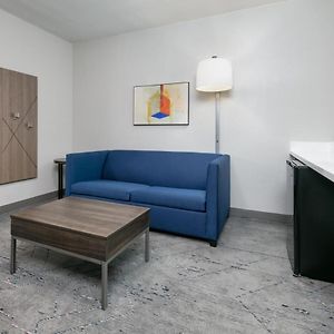 Suite Hearing Accessible Non-Smoking